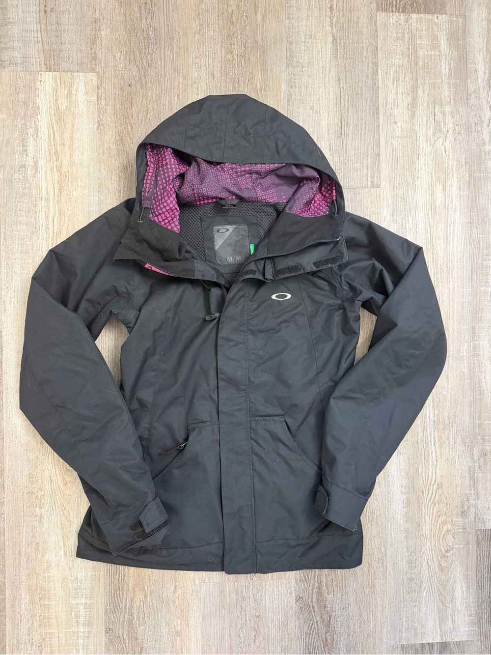 Oakley Women’s New Karing Jacket in Black with Purple Accents, size Med like NEW
